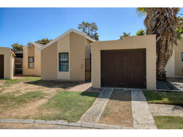 <!--[if BLOCK]><![endif]--> 38   Wild Olive Close, Fairview Golf Estate, Gordons Bay <!--[if ENDBLOCK]><![endif]-->